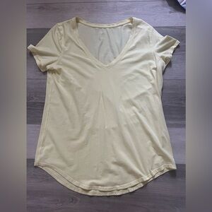 Lululemon pale yellow flowy v neck